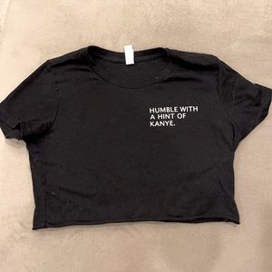 Black quoted crop top